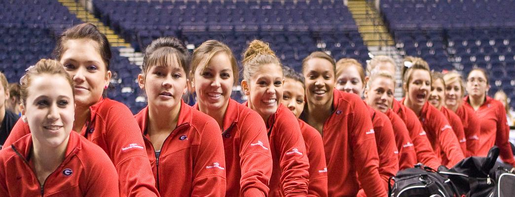 Gymdogs watch the draw